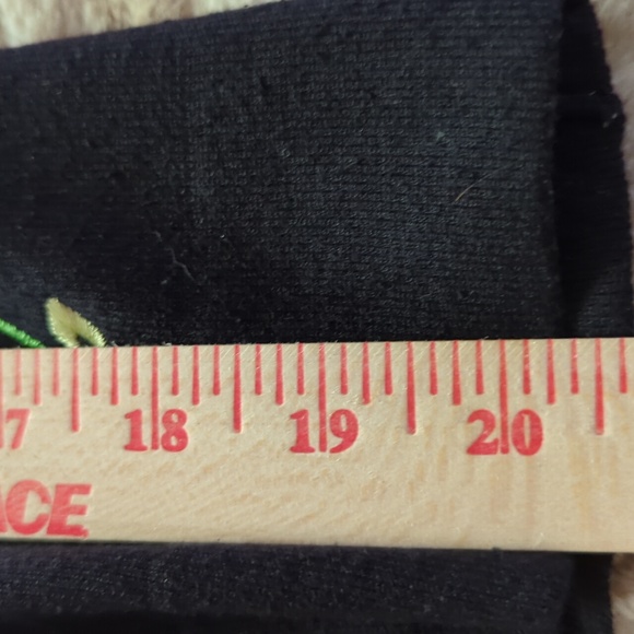 Feminine and Elegant: Vintage Silk Flower Embroidery Black Cardigan - Picture 6 of 6